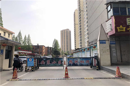 毛坯价卖！领秀城！精装大三房电梯好楼层，证在手，诚心出售