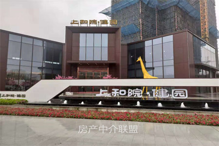 龙园教师公寓带车库3室2厅2卫132㎡+30车库